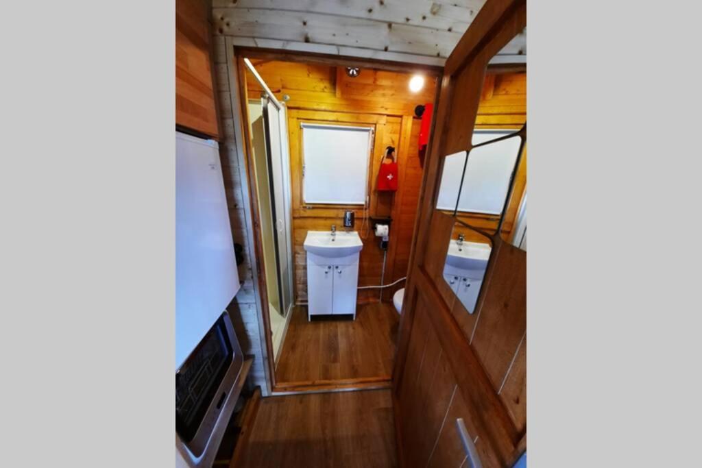 Autarkes Tiny House Mit Rheinblick Apartment Rumikon Екстериор снимка